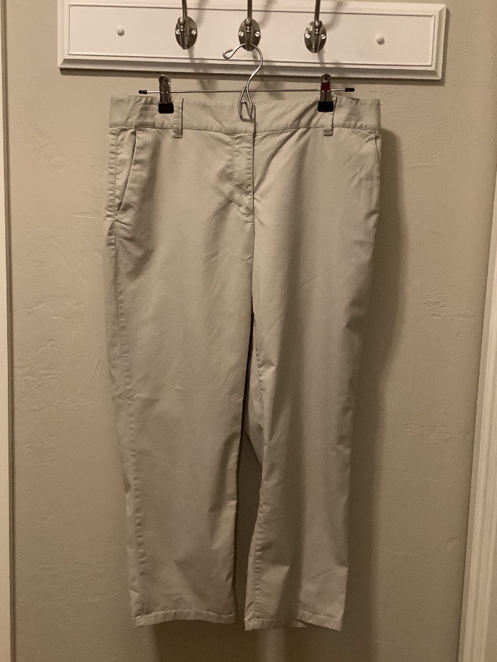 Ann Taylor Capri pants for women size 8